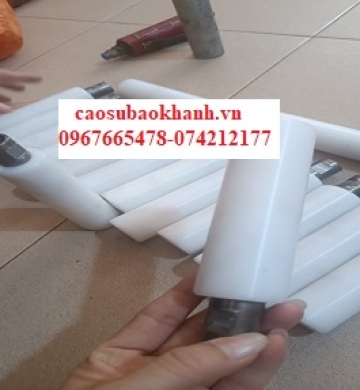 CON LĂN NHỰA POM TRẮNG