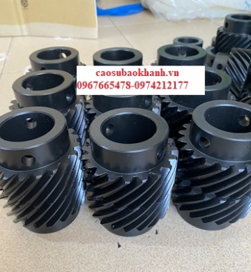 GIA CÔNG BÁNH RĂNG NHỰA POM ĐEN