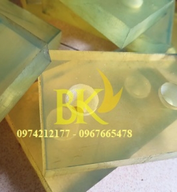 Gia công tiện lỗ tấm nhựa pu