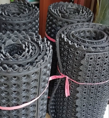 cao su chống trơn lỗ sọc ngang dọc